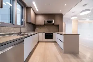 개방감 넘치는 ㄷ자형 오픈 주방 인테리어